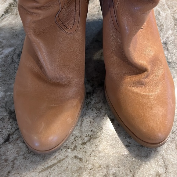 Beautiful tall boots - Picture 3 of 7